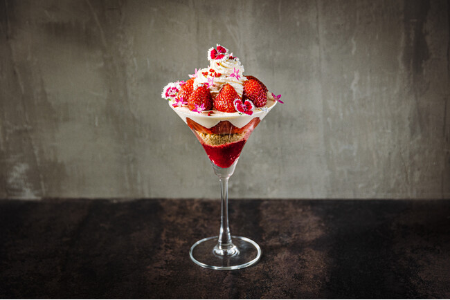 完全会員制パフェバー「Remake easy」は『札幌コレクション 2025 AUTUMN/WINTER』に参加！出演者の方々へ「イチゴの花畑パフェ」をご提供！＜イベント事後レポート＞