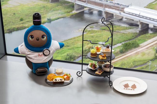 【『LOVOT』×二子玉川エクセルホテル東急】愛らしい『LOVOT』と「癒し×アフタヌーンティー」で特別なひとときを演出