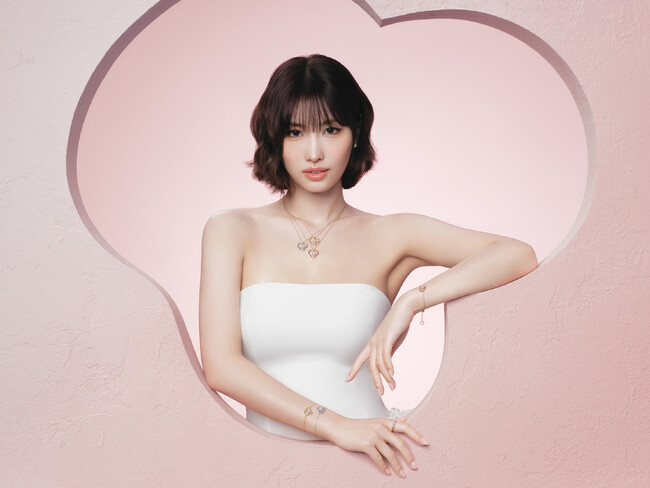 TASAKI、ブランドパートナー・TWICE MOMOのホリデービジュアル ＆ スペシャルムービーを公開