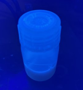 農薬としての効果を確認した有機バイオマス系廃棄物から合成した量子ドット(紫外線照射下)