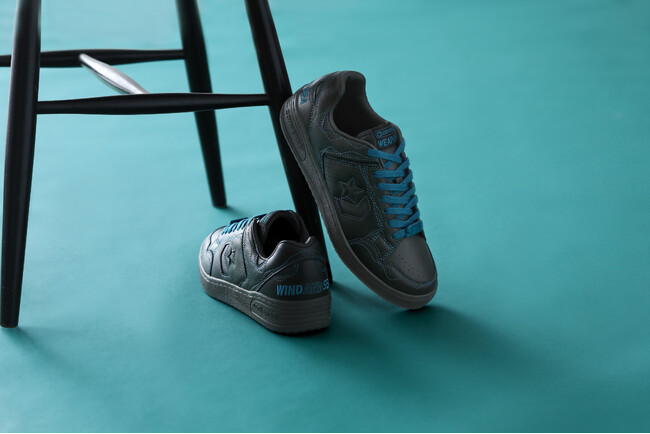 ブルーが目を惹く「WIND AND SEA」とのコラボレーションモデルが登場