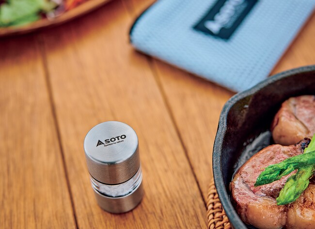 BE-PAL最新号の特別付録は、SOTO × BE-PAL『ミニCAMPミル＆ポーチ』です！