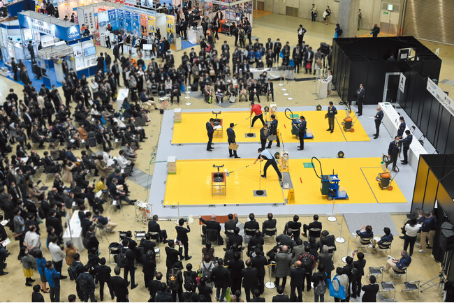 清掃のプロ22チームが“顧客満足”を競う、業界初の清掃サービス競技会「ビルクリーニング サービスグランプリ2025」を開催