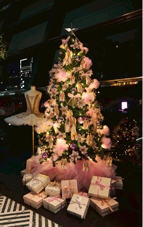〈レペット〉レペットが贈る、フェミニンで優雅なクリスマスの世界 | メルキュール東京日比谷にて期間限定展示中