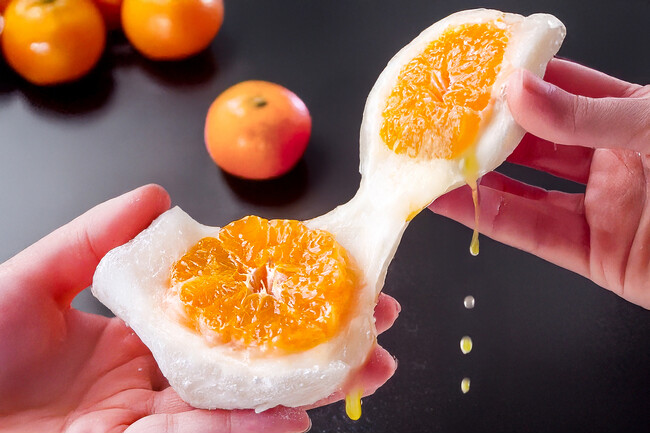 【初冬の2日間限定】果汁ふきだす“汁モンスター”！和歌山県産・有田みかんを丸ごと一個包んだ「みかん大福」今年も登場!!