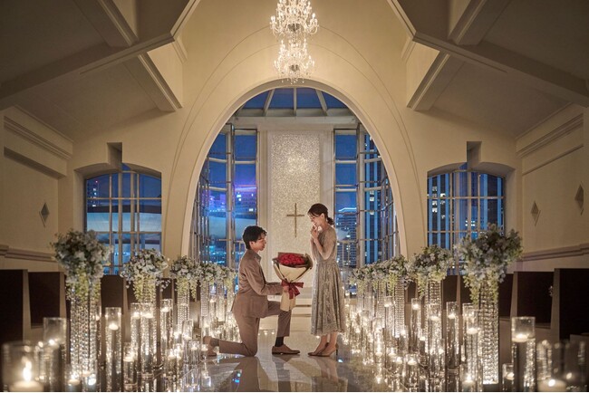 【横浜】夜景が美しいチャペルを“ふたり占め”して、ドラマティックなクリスマスプロポーズをYOKOHAMA BAYSIDE PROPOSE～2025クリスマスプラン～