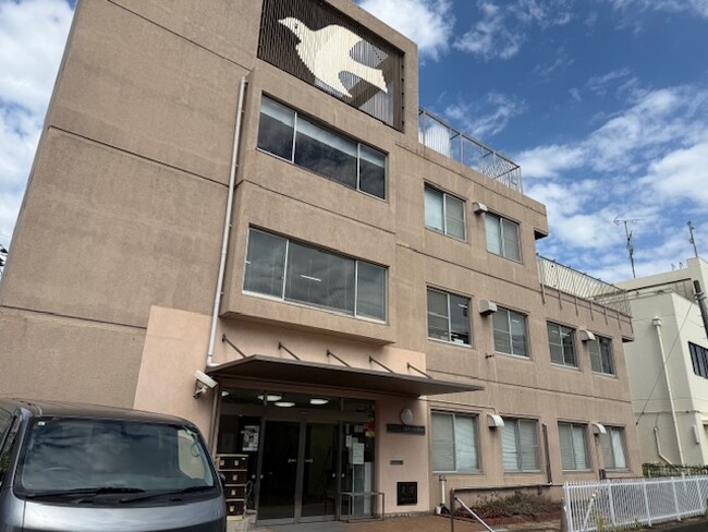 オートバイ用品の企画・製造・販売を行う株式会社サイン・ハウスが 就労継続支援事業所に限定製品の製作を依頼