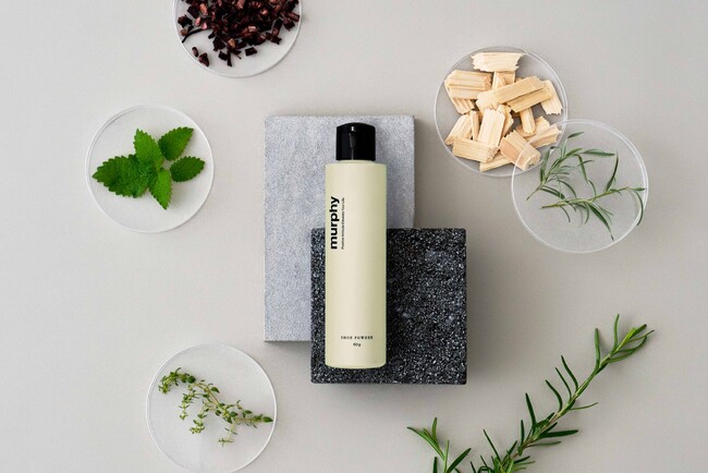 murphyから「靴用消臭パウダー」が新発売！抗菌作用のある和漢×東洋ハーブの恵みで足のニオイ悩みを徹底対策