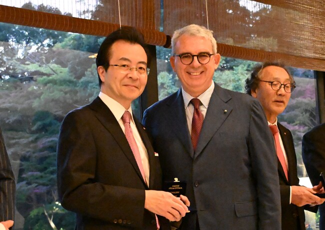朝日新聞社会長がイタリア勲章を受章　展覧会、映画祭を主催