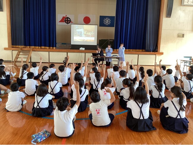 メガネのZoff「目の健康」を啓発する出張授業～鹿児島県鹿児島市立清水小学校～