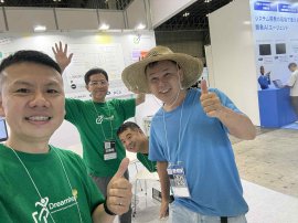 ホリスティックサポートの豊島(一番右)AZentの柳沼(一番左) ホリスティックサポートの豊島(一番右)AZentの柳沼(一番左)