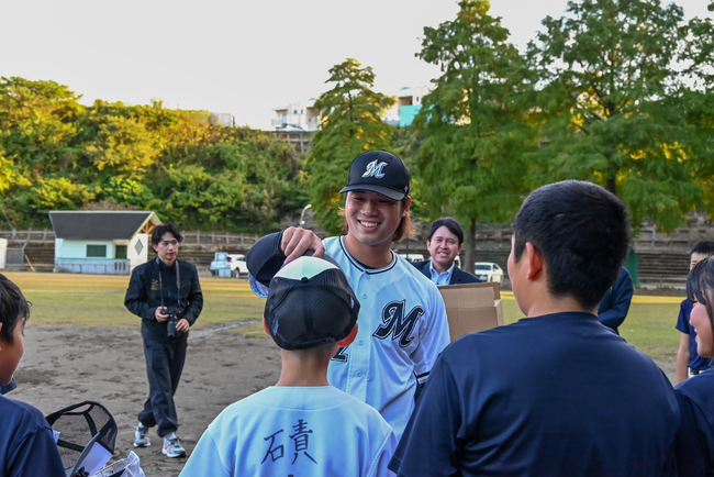 千葉ロッテマリーンズ森選手・廣池選手が母校を訪問しました!
