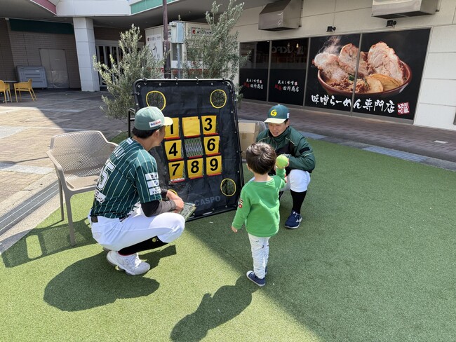 【香川オリーブガイナーズ】協同組合日専連高松主催・たかまつ元気DAY！2025に長嶺良亮選手・松尾翔二朗選手がストラックアウト企画で参加