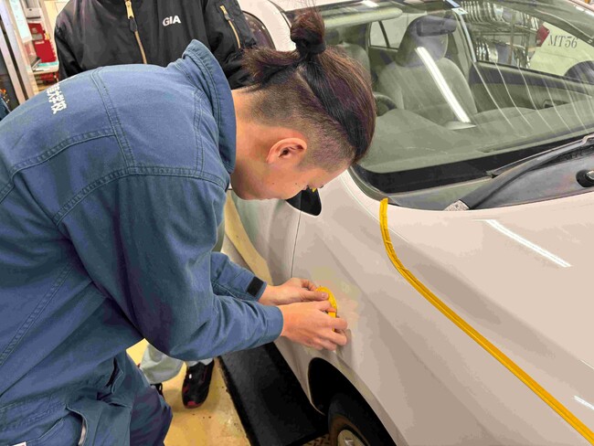 【専門学校 新潟国際自動車大学校】傷ついた車がまるで新品のように。株式会社カーテックによるクイック鈑金デモ授業を開催