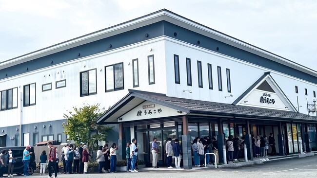 【山形・創業340年の老舗菓子店】うろこや総本店、10月から隔週で「大感謝祭」を開催！開店前から大行列、キッチンカーや高校生コラボなど、地域密着型イベントで累計10,000人が来店※