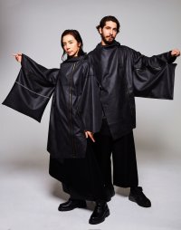 革新的なグローバル視点を持つアジアのデザイン賞DFA AWARDミハイルギニスアオヤマ「キモノ コートストール」が世界的なデザイン賞「DFAアジアデザイン・アワード2025」を受賞