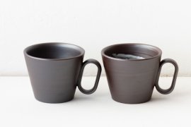 生涯を添い遂げるマグ 萬古焼 醉月陶苑(左から 無地・中白) 生涯を添い遂げるマグ 萬古焼 醉月陶苑(左から 無地・中白)