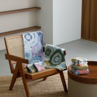 多彩な花柄を美しく表現、多色ジャガード技術を生かした今治タオル「モニ」シリーズからハンドタオルが登場！