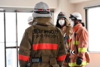 解体予定の建物を訓練の場として提供し、防災訓練を実施
コスモスイニシアと牛込消防署との協働で地域防災力強化を目指す
