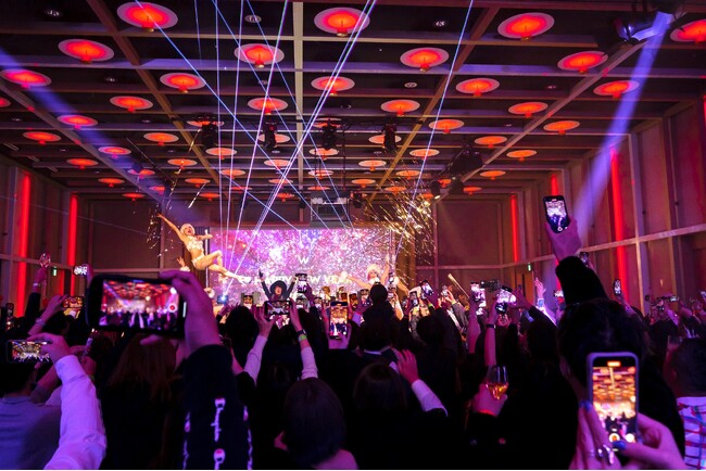 【W大阪】新年の幕開けを、エネルギッシュなWスタイルで