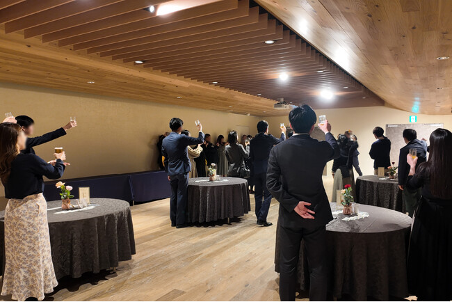 いい出会いの日(11月11日)に婚活パーティーを開催!はなわ夫妻も乾杯で応援【結婚相談所ZWEI】