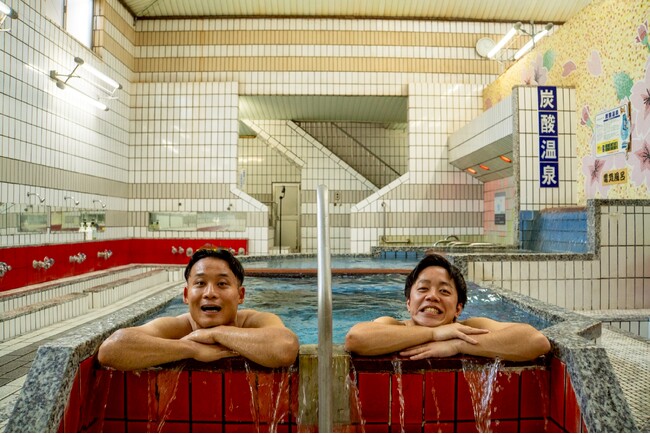 11月26日「イイ風呂の日」に開催！50時間かけた渾身のMVを初公開！西成区住みます芸人 らいおんうどん・ガオ～ちゃんオリジナル曲『大阪お風呂屋ソング』発表会