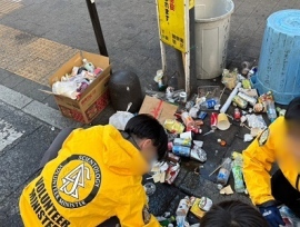新宿 歌舞伎町のゴミ拾い・一斉朝清掃活動 ～ 11月22日（土）にサイエントロジー・ボランティアミニスター・ジャパン主催により実施されました