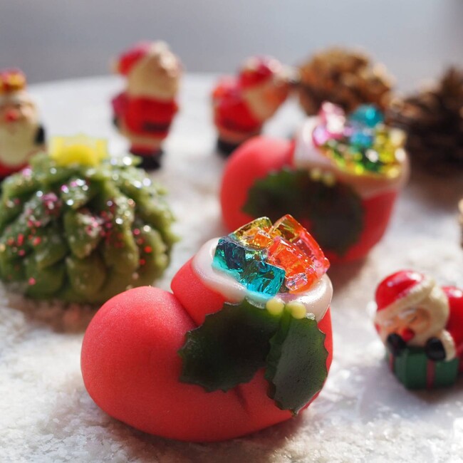 クリスマスの“ときめき”を和菓子で表現。『サンタのブーツ』『クリスマスツリー』を12月1日より数量限定で販売開始