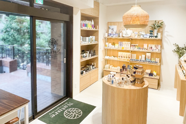 アロマ専門店『Nature（ナチュール）高田馬場』より、大好評のエッセンシャルアロマオイルや調香体験チケットなどを詰め込んだ「クリスマス限定ギフトセット」を2025年11月27日(木)より販売開始！