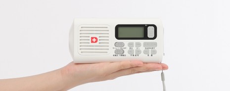 誰でも簡単に操作できる「かんたん防災ラジオライト」を発売