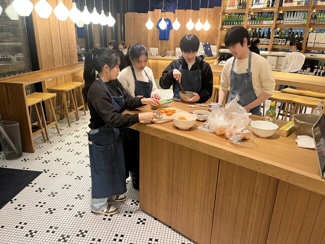 富山の学生とともに地域の魅力を再発見― 酒粕×日本酒で紡ぐ“地元の味” ―「バール・デ・美富味」にて学生コラボイベント開催