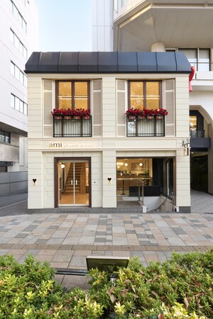 Ami Paris、東京・表参道に1年間の進化型ポップアップストアAMI PARIS POP-UP STORE AND LE CAFE AMIをオープン
