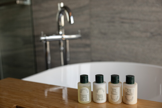 キンプトン新宿東京スイートルーム限定「NONFICTION」スペシャルギフトを導入