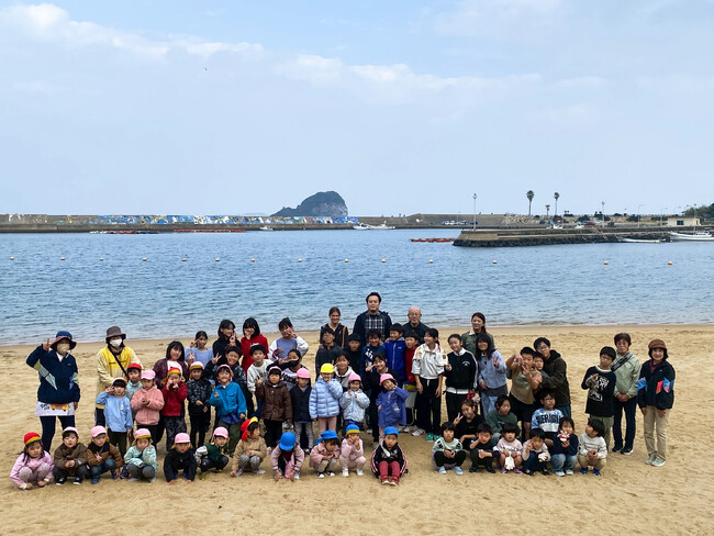 唐津の海洋プラスチック問題に挑む。呼子小学校の5年生が主催するビーチクリーンを実施
