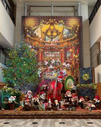シリーズ第3弾！サンタたちのパーティーがテーマのクリスマスツリー登場『SANTA'S WINTER HOLIDAY!!』阪急三番街で開催