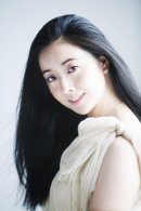 小林沙羅(C)Nippon Columbia