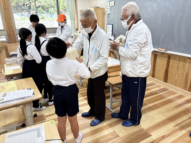水のつながりプロジェクト「おかげ米」贈呈式について