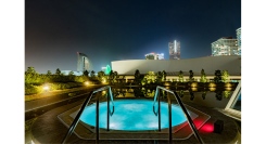 クリスマスイブ 特別ナイトプールを開催<4組8名様限定>