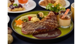 クリスマスランチが期間限定で登場。国産牛サーロインを贅沢に使用した特別メニュー クリスマスランチが期間限定で登場。国産牛サーロインを贅沢に使用した特別メニュー