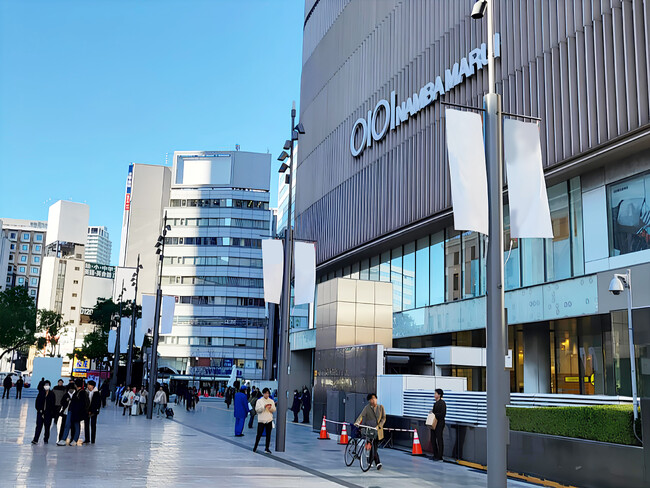大阪・ミナミの玄関口「なんば広場」をジャックする新たなOOH『なんば広場フラッグ』広告の申込受付を12月1日より開始。