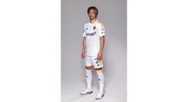 ハーバライフ、アメリカのプロサッカーチーム「LAギャラクシー」で活躍する元日本代表でディフェンダーの山根視来選手との個人スポンサー契約の締結を発表 ハーバライフ、アメリカのプロサッカーチーム「LAギャラクシー」で活躍する元日本代表でディフェンダーの山根視来選手との個人スポンサー契約の締結を発表