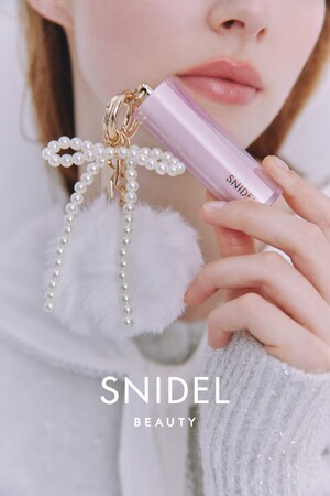 〈SNIDEL BEAUTY〉“自分だけの1本”をつくれるリップチャームカスタマイズイベント、今冬一部店舗で開催
