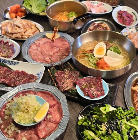 「うまさも値段もちょうどいい」ホルモン酒場へ。焼肉ホルモンたけ田がブランド刷新。「ニューたけ田」辻堂・川越が連続リニューアル。名物シロコロホルモン50円／10gや羽釜ご飯など各店独自の魅力を強化