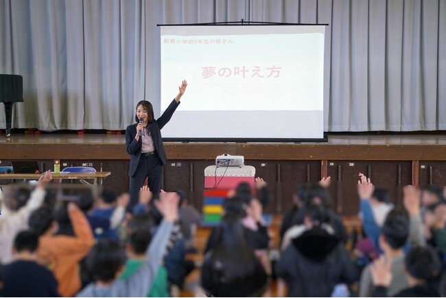 【戸田市立新曽小学校・特別授業】「仕事をしながら世界大会へ」難病を抱えながらも挑戦する入社4年目の講師が小学5年生に贈る”挑戦することの大切さ”