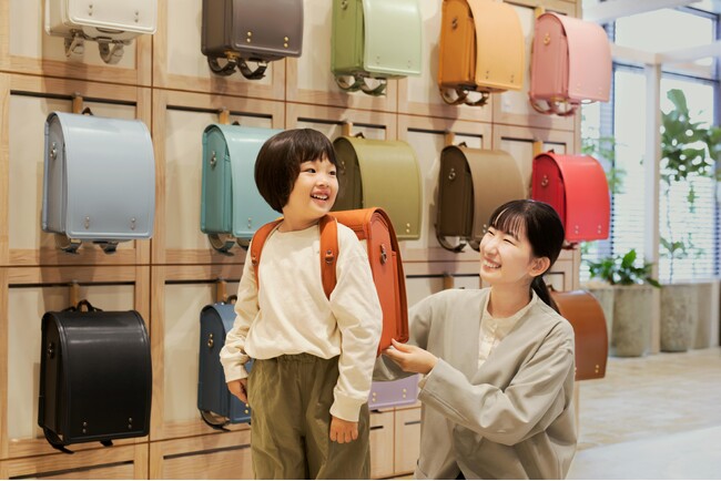 土屋鞄、新形態のランドセル複合店「THE RANDOSERU」をさいたま、広島など全国6店舗で2026年1月31日オープン