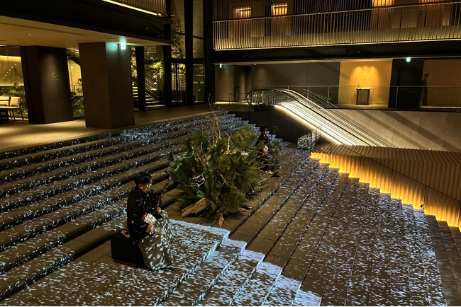 「振る舞い酒」や「三味線の生演奏」などの新年を寿ぐアクティビティとともに『ザ・サウザンド京都』で幸先が良い一年の始まりを