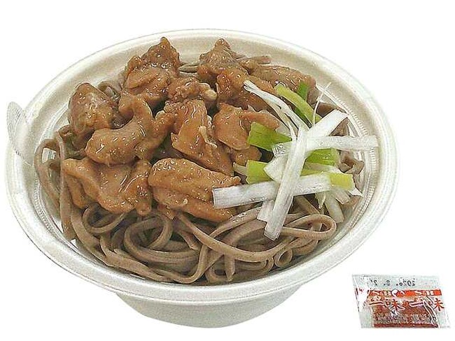 【北海道限定】太切そばにボリューム満点の鶏肉を盛り付けた「北海道産そば粉使用 かしわそば（太切そば）」を12月10日（水）より順次発売