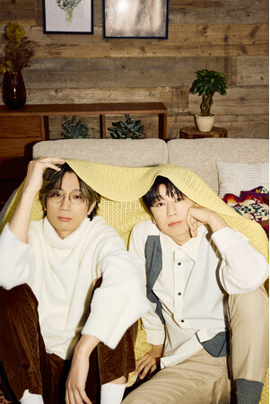 江口拓也×西山宏太朗が7年ぶりに2人そろって「TVガイドVOICE STARS」表紙に！ 裏表紙は、にじさんじのレイン・パターソン×ローレン・イロアス×アルス・アルマルの3人がクロストーク！