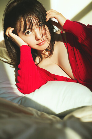 グラビアレジェンド・磯山さやかデビュー25周年写真集「余韻」が大好評につき、デジタル限定のアガーカット版写真集「afterglow」を12月5日に発売！