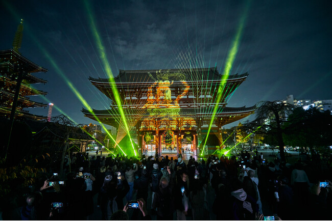 一旗プロデュース「ASAKUSA CULTURE & LIGHTS 2025」の公式記録写真を公開。浅草寺史上初、宝蔵門・五重塔・二天門プロジェクションマッピング。名勝 伝法院庭園と絵馬堂の鑑賞機会。